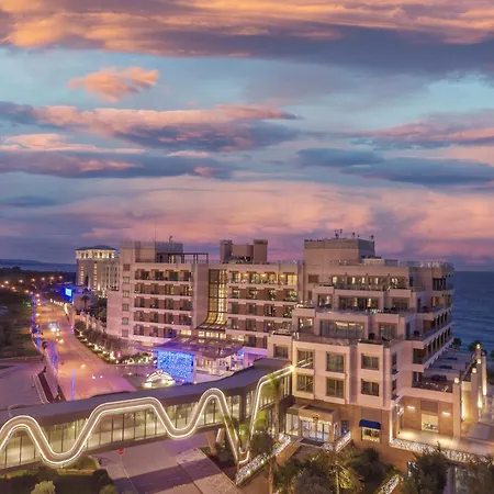 Merit Royal Premium Hotel Casino & Spa-3